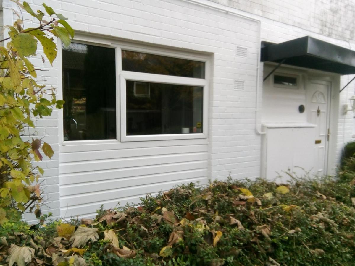 ホテル Hampton House ノーザンプトン エクステリア 写真