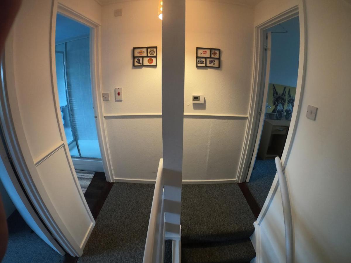 ホテル Hampton House ノーザンプトン エクステリア 写真