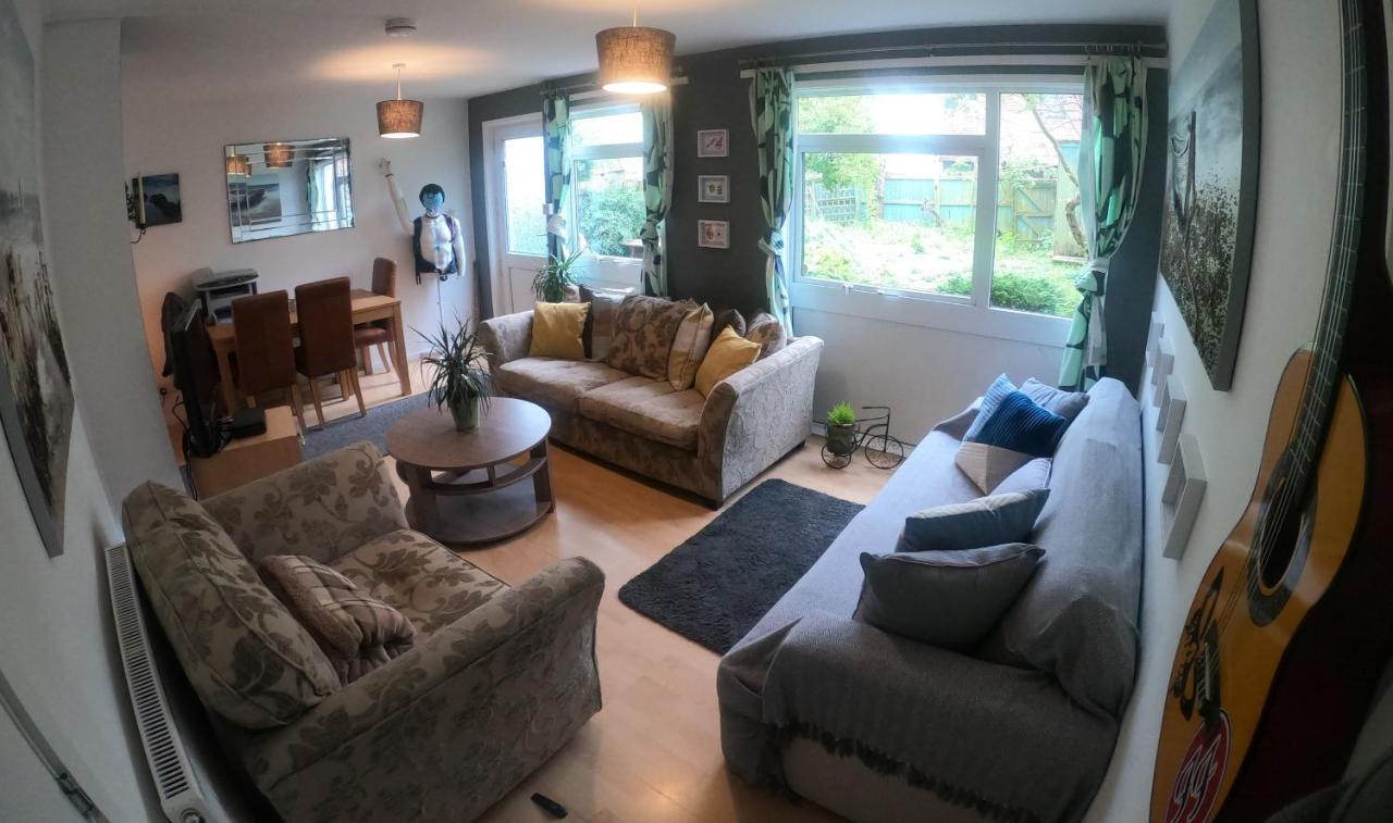 ホテル Hampton House ノーザンプトン エクステリア 写真
